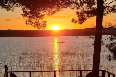Image de Maison de plain-pied sereine avec plage privée sur le lac Pine Mountain * 10 personnes
