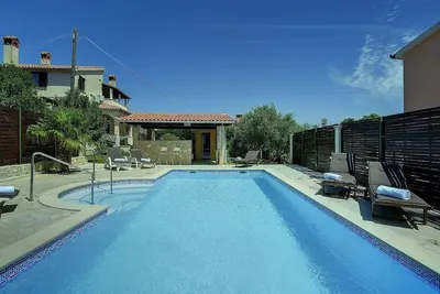 Image de Villa unique à 1 km de la plage avec piscine privée