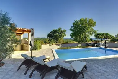 Image de Fantastique villa neuve avec piscine privée, climatisation, Wlan, sauna et belle vue sur la mer.