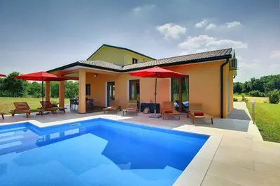 Image de Finca ensoleillée dans un endroit isolé avec piscine privée - les chiens sont également les bienvenus ici.