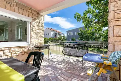 Image de 700 mètres de la plage de sable avec grand jardin