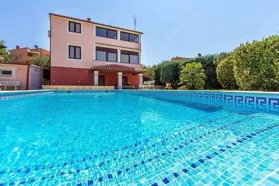 Image de Appartement avec grande piscine et balcon avec vue sur la mer