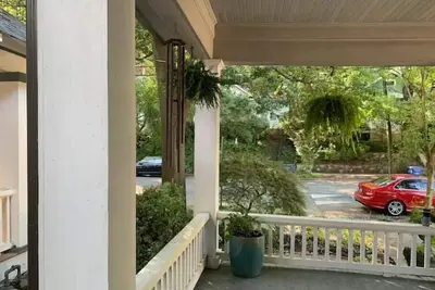 Image de Private and Sophisticated Inman Park Apartment