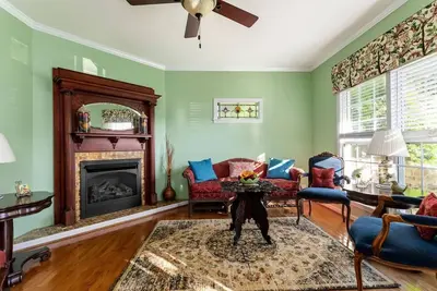 Image de The Birdhouse close to Mazda and Toyota facilities