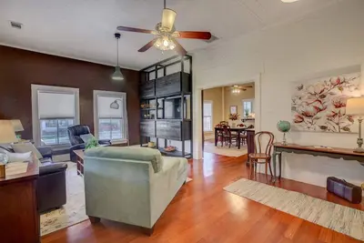 Image de Charmant Bungalow du Sud Pratique pour Savannah