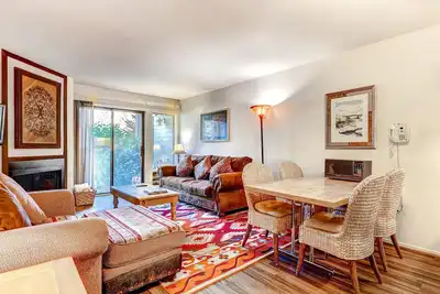 Image de Condo mignon avec une piscine et un bain à remous partagés ainsi qu'un accès facile à Park City Mountain!