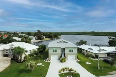 Image de Coral Fanta Sea - Bord de l'eau, piscine privée, golf, nouvelle construction, paradis