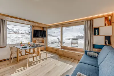 Image de Studio rénové à Tignes avec terrasse et vue sur le lac