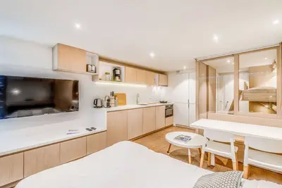 Image de Studio rénové 4 pers, confort moderne, balcon vue lac