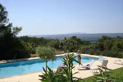 Villa avec vue panoramique et immense piscine