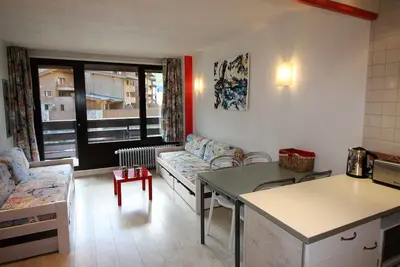 Image de Studio moderne et confortable à Tignes, proche des pistes, balcon sud, idéal pour 4 personnes.