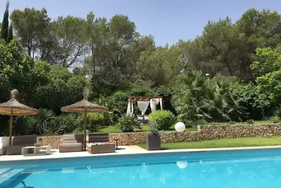 Image de Villa pour 8 avec piscine de 15x6m dans un jardin luxuriant à proximité de Pollença et des plages