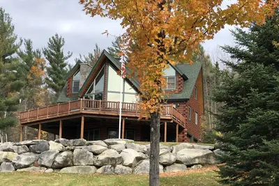Image de Cabane en rondins de luxe avec des vues spectaculaires et une terrasse enveloppante
