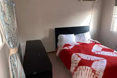 Chambre 1 dans Tropical Accra House