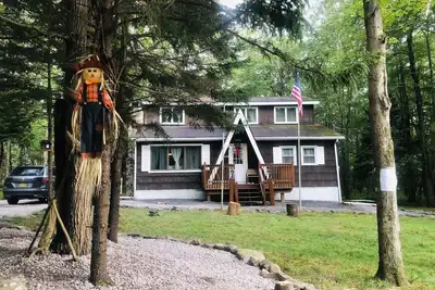 Image de À couper le souffle Pocono Lake Vacation House à Arrowhead Lake, Pa.