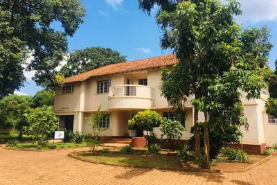 Image de Élégante villa coloniale et camping en route Murchison Falls