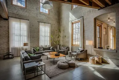 Image de Magnifique loft nouvellement classé dans le centre-ville de Three Oaks (3 nuits d'été minimum! ) Calendrier Ouvert jusqu'en 2021!