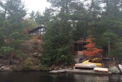 Image de Muskoka lakefront island cottage suitable for large families