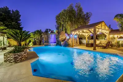 Image de Uu Modern-Traditional 8bd/8ba Villa, inner Karaoke Room. Sleeps 24!