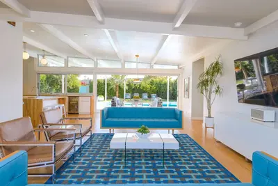 Image de * Nouveau * The Schreiber House Famous Old Town Mid Century Modern w / Pool