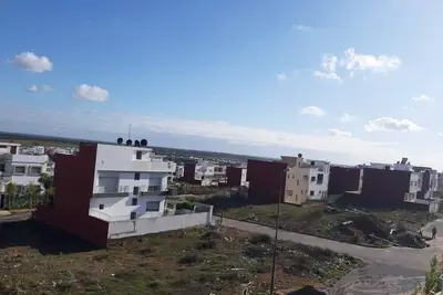 Image de Spacieuse villa avec forêt et rivière à 10 min de la plage