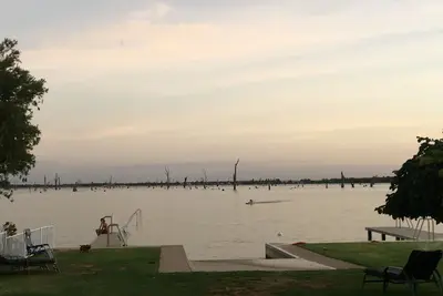 Image de Lakehouse At Mulwala - Deux jetées et rampe de bateau privée