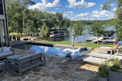 Image de Nouvelle maison au bord du lac à Cuscowilla pour la semaine du maître
