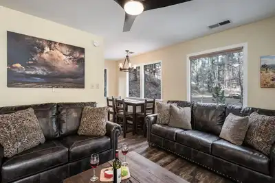 Image de Midtown Riverfront 3, 2 chambres, bain à remous, pour 6 personnes