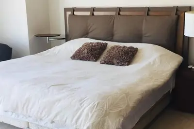 Image de Condo en bord de mer, immeuble de luxe avec les meilleurs équipements