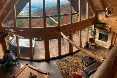 Image de Vues spectaculaires, table de billard, bain à remous, jacuzzi, wifi, cuisine complète, terrasse, barbecue