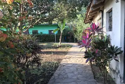Image de Marchez jusqu'à la plage depuis une oasis isolée