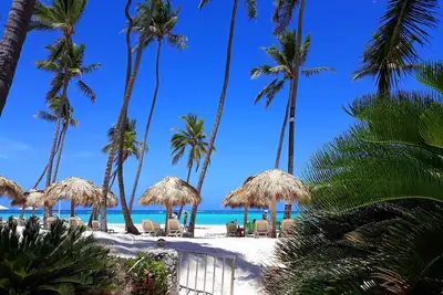 Image de Jusqu'à 6 personnes Luxury Beachfront Villa