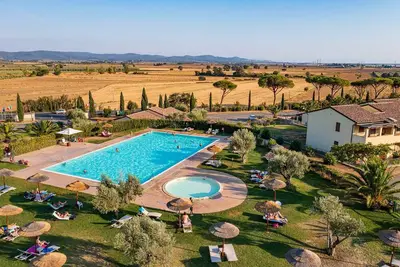 Image de Appartement de vacances dans une résidence avec piscine et espace vert
