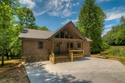 Image de Cabine neuve sur la célèbre rivière Toccoa avec WiFi et bain à remous - Chiens Ok!