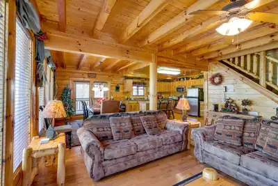 Image de Spectaculaire chalet en bois rond avec bain à remous privé et salle de jeux!