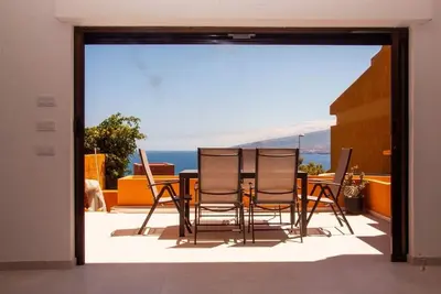 Image de Minimalist style townhouse with ocean view