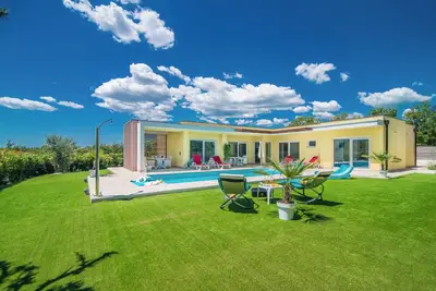 Image de Villa 1760/19404 (Istria - Svetvinčenat), 13000m from the beach