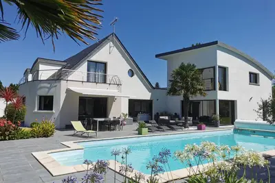 Image de Villa 390m2, Piscine, Spa Sauna, Billard, Fitness, Jardin 8000m2