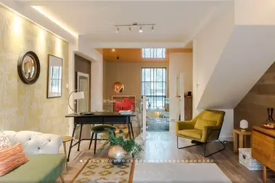 Image de Neone Melody - Ludique 2 chambres par London Bridge