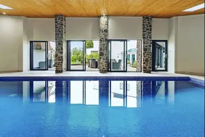 Image de No5 Highpoint luxury townhouse, 2 en-suite bedrooms onsite indoor swimming pool
