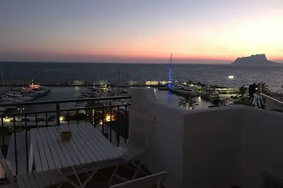 Image de Vue imprenable sur l'océan et la marina