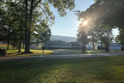 Image de Walnut Lane House - Private Mountain views