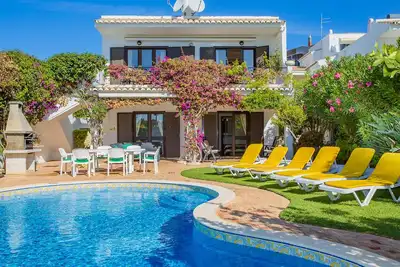 Image de À quelques minutes à pied d'une belle plage. Pas besoin de voiture de location.