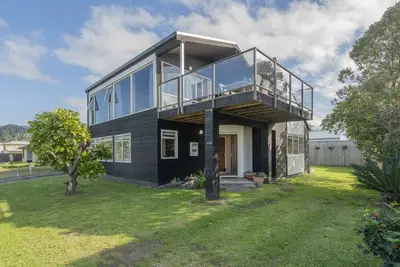 Image de By The Beach - Maison de vacances Whangamata