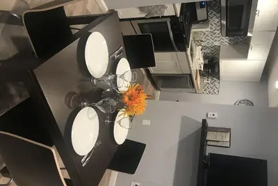 Image de Moderne 1 chambre sur la colline fédérale historique.