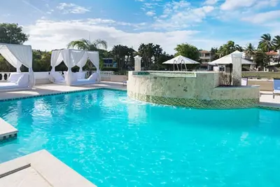 Image de Belles villas de la Couronne / piscine privée, femme de chambre et voiturette de golf! !