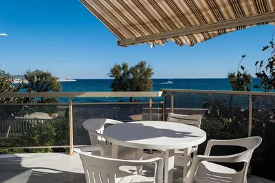 Image de Le Lavandou, T2 - 4 personnes, belle vue mer, accès direct à la plage