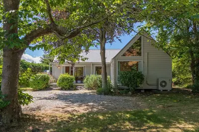 Image de Copper Beech Cottage - Maison de vacances Wharewaka