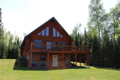 Image de Maison privée au bord du lac sur un lac calme