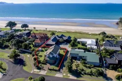 Image de Kiwi Kuta avec WiFi- Matarangi Holiday Home